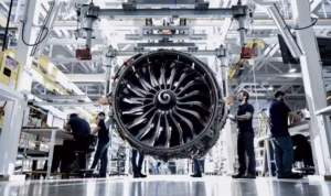 GE Aerospace lucra US$ 2,8 bi e revisa metas, mas omite efeito de gargalos