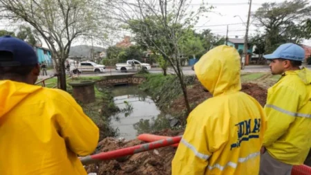 Cheia no RS deixa 1.200 desabrigados e atinge 194 municípios