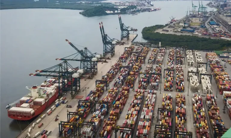 Brasil mira comércio recorde de US$ 758,6 bi, mas petróleo testa projeção