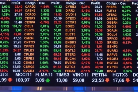 Vale ajuda Ibovespa a subir 0,80% apesar da pressão sobre Petrobras