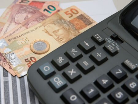 Inadimplência bate recorde de 4,7% em maio e pressiona crédito no país