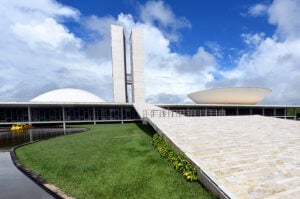 Congresso chega a agosto com 32 MPs na fila de votação