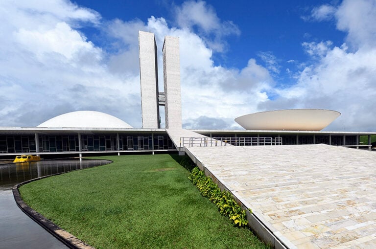 Congresso chega a agosto com 32 MPs na fila de votação