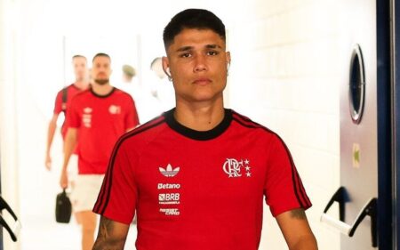 Flamengo confirma lesão no joelho de Luiz Araújo e deixa retorno em aberto