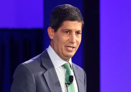Warsh defende Fed guiado por juros e sinaliza linha mais dura nos EUA