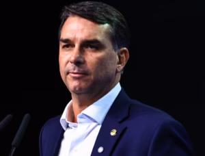 Bolsonaro endossa Flávio para 2026 e cobra união após crise com Michelle