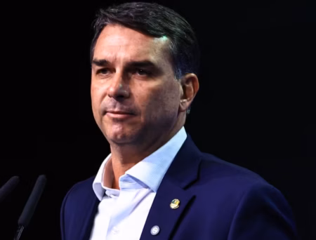 Bolsonaro endossa Flávio para 2026 e cobra união após crise com Michelle