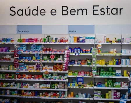 Lula sanciona lei que muda compras do SUS e veta transferência de tecnologia