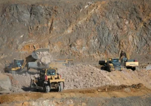 EUA e Austrália criam fundo de US$ 2 bi para minerais críticos e desafiam hegemonia chinesa