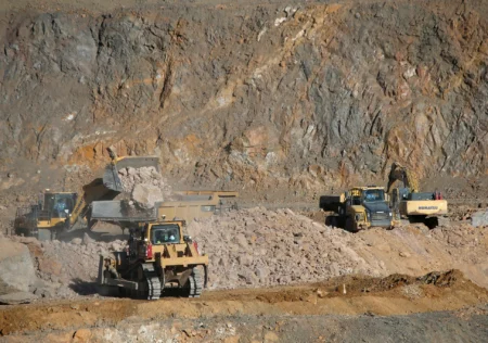 EUA e Austrália criam fundo de US$ 2 bi para minerais críticos e desafiam hegemonia chinesa