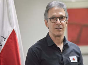 Zema ataca STF e promete cortar benefício de quem recusar emprego