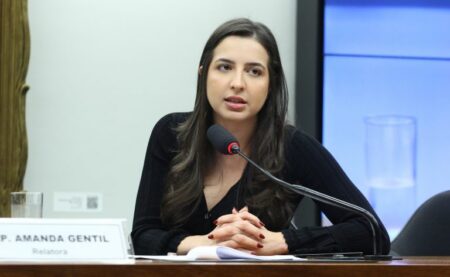 Câmara analisa projeto que monitora medidas protetivas e desarma agressores
