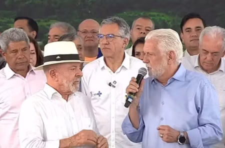 Lula leva Jaques Wagner ao palanque na Bahia após crise no Senado