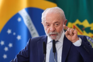 Lula assume crise industrial como problema de governo e cobra exportações de montadoras