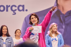 Vídeo de Michelle supera carta de Jair e expõe crise digital no PL