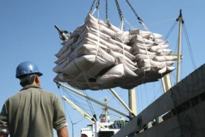 Governo anuncia crédito de R$ 15 bi para exportadores após tarifaço dos EUA