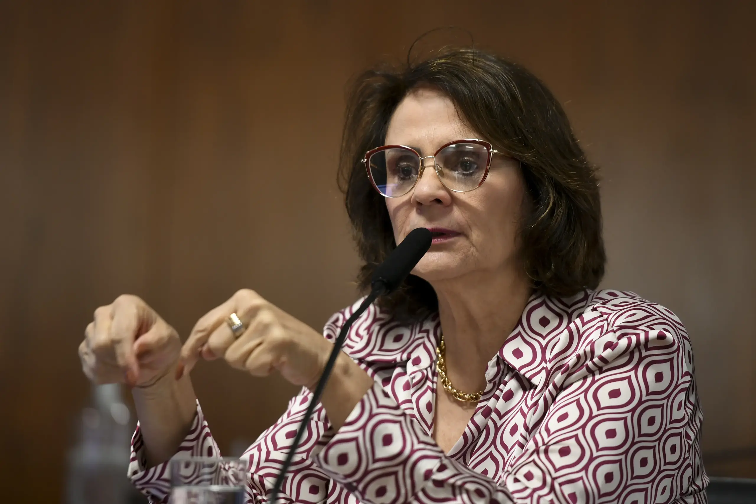 Flávio Bolsonaro repudia fala machista de aliado após cobrança de Damares