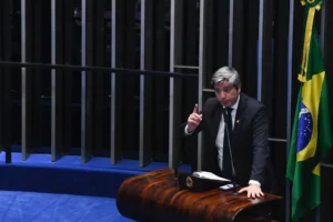 Flávio Bolsonaro escolhe Portinho para disputar o Senado pelo PL no Rio