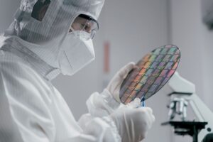 China desafia Japão em insumos para chips de IA em mercado de US$ 73 bi
