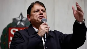 Tarcísio chama Haddad de ‘ministro da Economia do Paraguai’ e oficializa apoio a Nunes