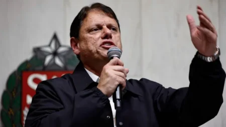 Tarcísio chama Haddad de ‘ministro da Economia do Paraguai’ e oficializa apoio a Nunes