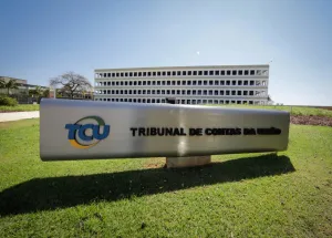 TCU pede reajuste de 40% em gratificações após liberar supersalários