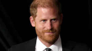 Justiça de Londres rejeita ação de Harry e Elton John contra editora do Daily Mail
