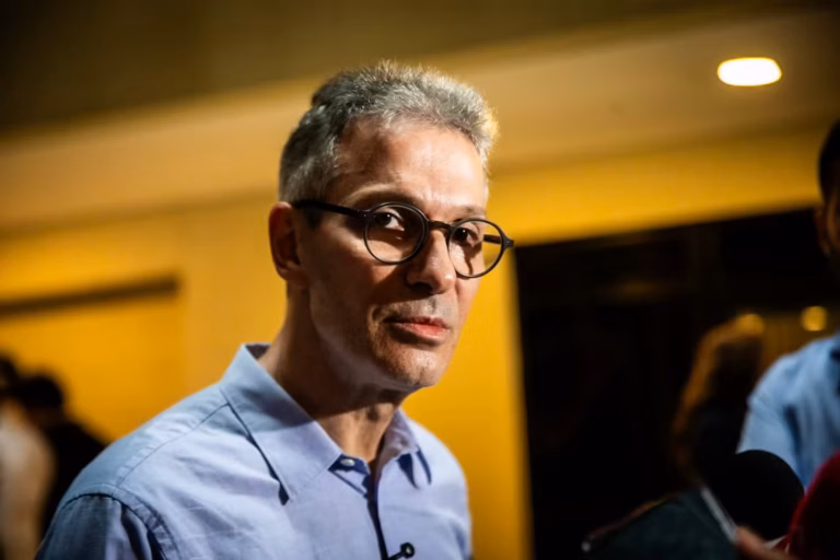 Novo oficializa Zema à Presidência como opção fora da família Bolsonaro