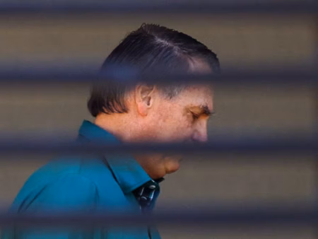 PGR vê arma incompatível com domiciliar de Bolsonaro, mas defende manter regime