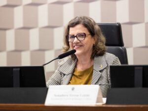 Senado aprova protocolo contra misoginia e racismo nas escolas; projeto vai à Câmara