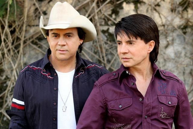 Chitãozinho e Chororó negociam série com o SBT