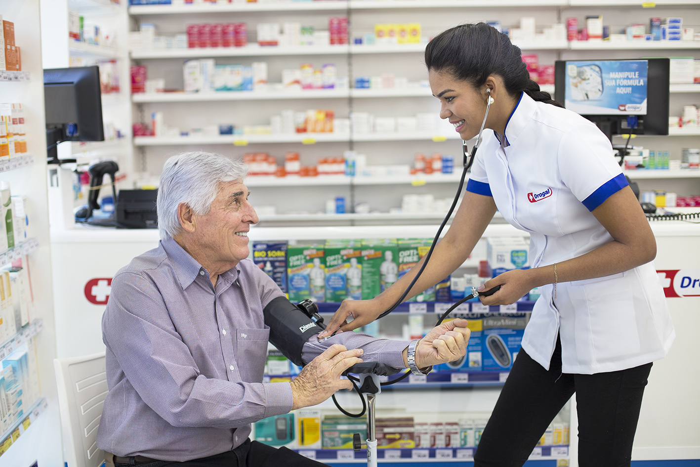 Na semana do aposentado, Drogal oferece testes gratuitos de glicemia e aferição de pressão