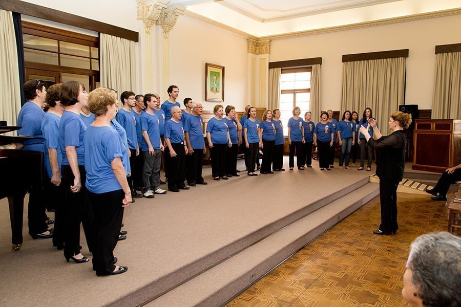 Coral Luiz de Queiroz apresentará “Rio de Lágrimas” na ponte pênsil