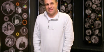 Diretor do SBT compara dono do Ibope a ditadores e desconfia da audiência emissora