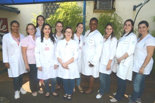 Parte da equipe responsável pelas orientações multiprofissionais a casais e familiares - Foto: Divulgação