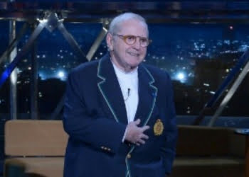 Magro e sem barba, Jô Soares volta à gravações após 45 dias internado