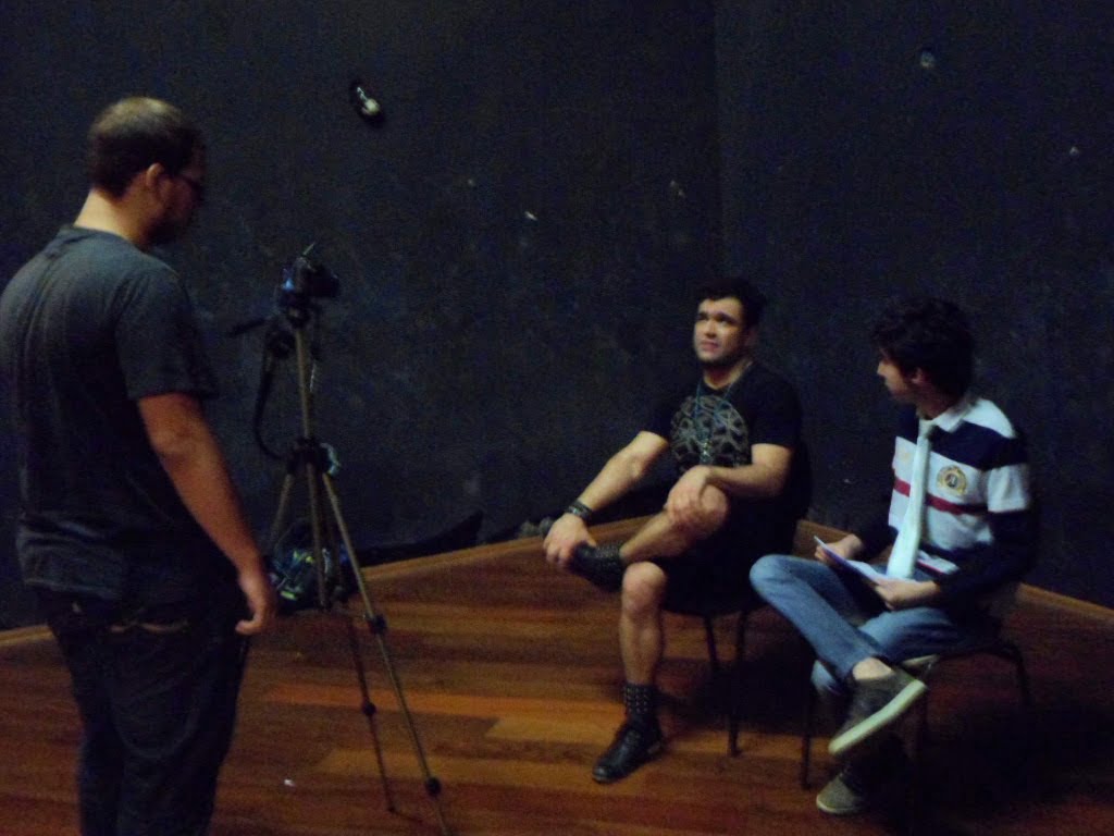 Super descontraídos, Felipe Gonçalves entrevista o humorista Evandro Santo, confira os bastidores: