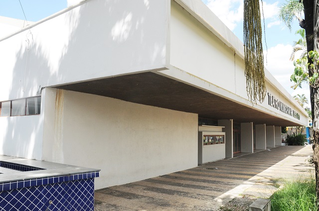 Barjas autoriza abertura de licitação para reforma do Teatro Dr. Losso Netto