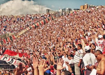 Torcida agride presidente do Independiente após rebaixamento