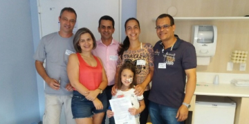 Policiais doam prêmio da Mega da Virada para tratamento de menina