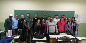 Professor e alunos promovem campanha para ajudar portadores de HIV em Piracicaba