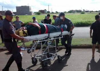 Mulher falando ao celular causa acidente no Jardim Oriente