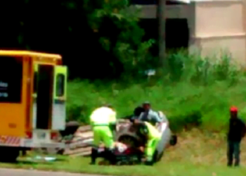 Mulher capota carro em rodovia que liga Limeira à Piracicaba