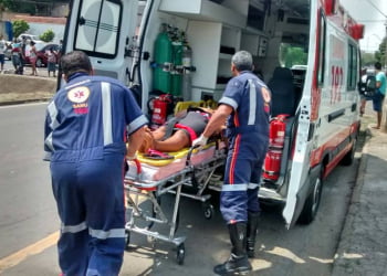 Uma mulher ficou ferida no acidente e teve que ser socorrida - Foto: DivulgaÃ§Ã£o