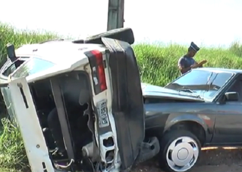 Em colisão de carros, criança fica ferida