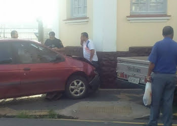 Internauta flagra acidente no centro de Piracicaba