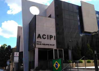 Antigo Clube Atlético é demolido para dar lugar a supermercado e condomínio em Piracicaba