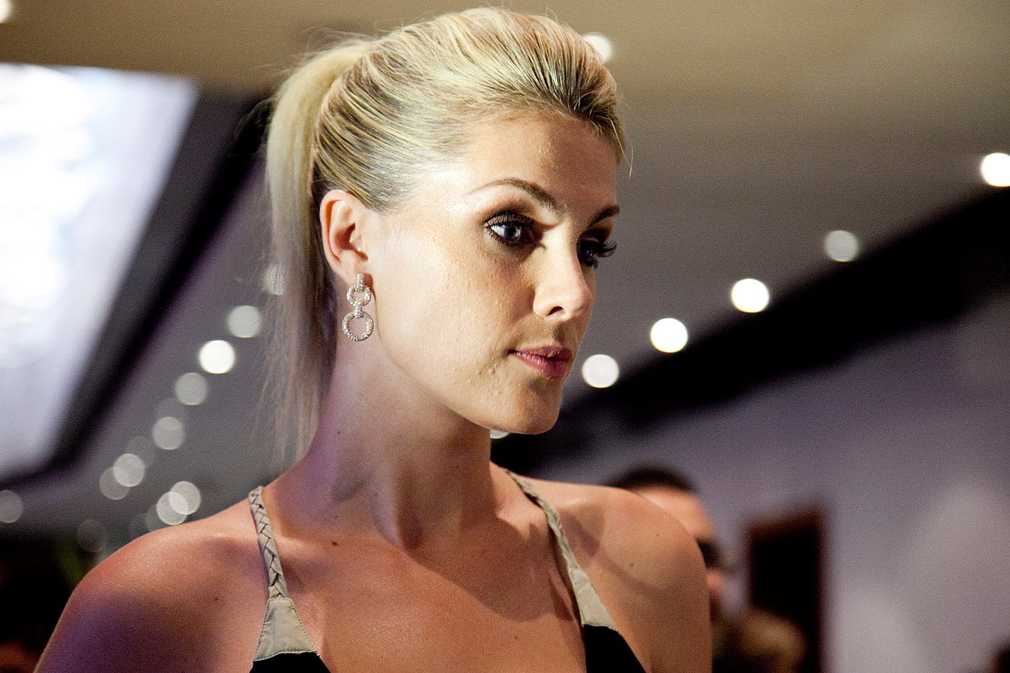 Vídeo: Ana Hickmann anuncia o fim do “Tudo é possível”