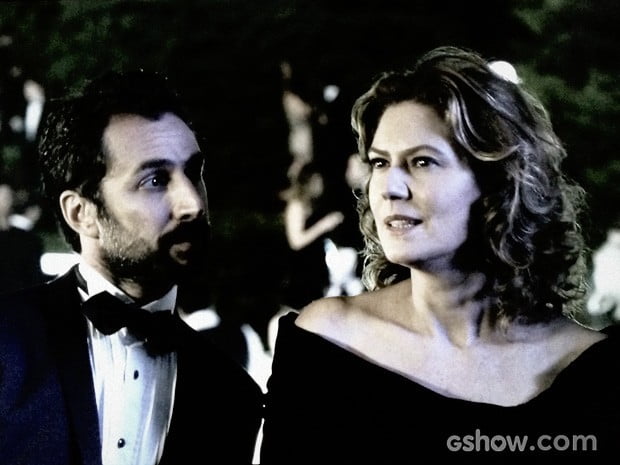 Hoje (28), em “O Rebu”: Angela arma para tirar Duda do Brasil e afastá-la de Bruno