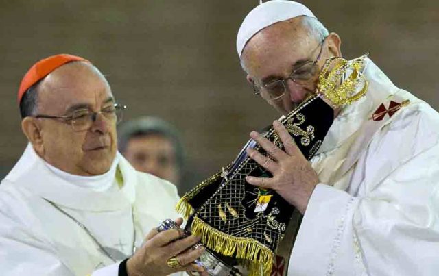 Damasceno acompanhou última visita do papa à basílica no interior de São Paulo - Foto: Veja / Abril